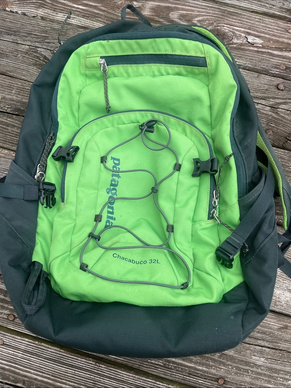 Patagonia Chacabuco 32L Bright Green & Dark Gray Backpack Daypack Travel Bag